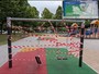 I vandali spaccano le altalene nel giardino appena riaperto dopo i lavori del Pnrr