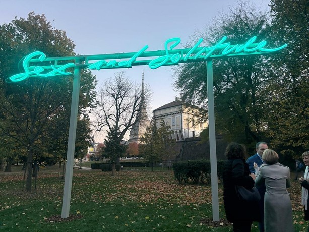Le Luci d’Artista illuminano la città: accese le nuove opere di Tracey Emin, Patty Smith e Gintaras Didziapetris