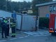 Un camion si ribalta sulla Provinciale a Mornago: sfondata la recinzione di una villetta Un camion si ribalta sulla Provinciale a Mornago: sfondata la recinzione di una villetta