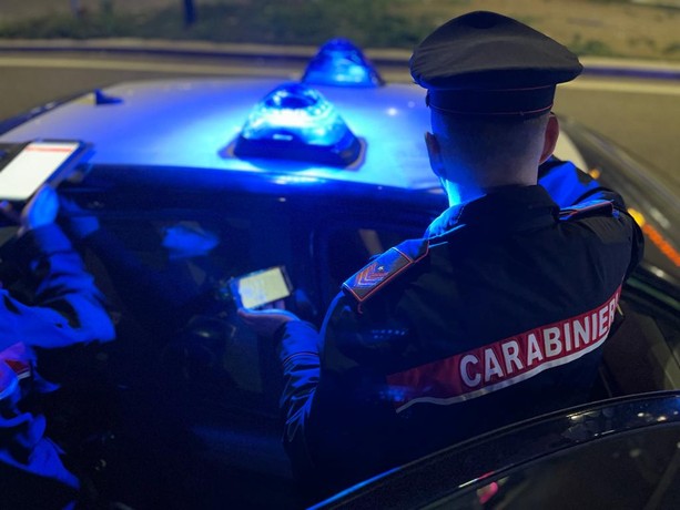 Dramma a Carignano: aggredisce a colpi di martello la moglie e poi si getta dal balcone Dramma a Carignano: aggredisce a colpi di martello la moglie e poi si getta dal balcone