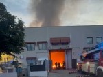 Paura a Nichelino, capannone industriale devastato dalle fiamme