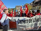 Ad Alba partito il corteo contro il caporalato. La mobilitazione attraversa le strade della città: "Basta ingiustizie" [FOTO E VIDEO]