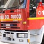 Camper in fiamme in via Pasolini, distrutto il veicolo e danneggiata una palazzina