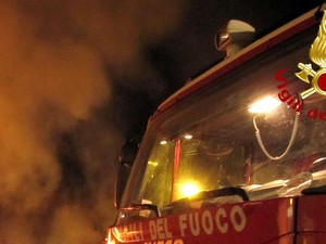 Incendio nella notte in via Majorana a Quinto: due anziani intossicati Incendio nella notte in via Majorana a Quinto: due anziani intossicati