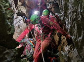 Dopo più di 24 ore di intervento, lo speleologo torinese è fuori dall'Abisso Paperino