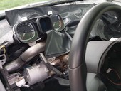 Auto abbandonata e smontata pezzo per pezzo: &quot;Rubati per il mercato nero?&quot;