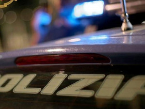 Giovane aggredito a calci e pugni sul treno per Varese: la polizia arresta tre uomini per tentata rapina Giovane aggredito a calci e pugni sul treno per Varese: la polizia arresta tre uomini per tentata rapina