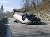 Brutto incidente sulla Pedemontana, perde il controllo dell'auto che si ribalta Brutto incidente sulla Pedemontana, perde il controllo dell'auto che si ribalta