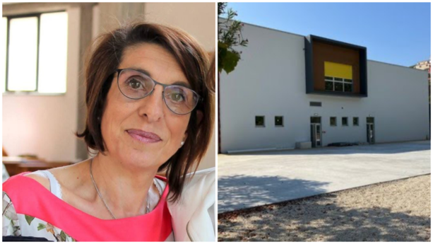 Muore tre giorni dopo un essere stata colpita da una finestra a scuola: aveva 65 anni. Si attende l'autopsia