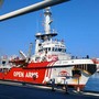 La nave Open Arms attracca a Savona: a bordo 85 persone salvate nel Mediterraneo (FOTO) La nave Open Arms attracca a Savona: a bordo 85 persone salvate nel Mediterraneo (FOTO)