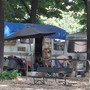 Parco Ruffini, il parcheggio diventa campeggio: “Situazione fuori controllo” [FOTO]
