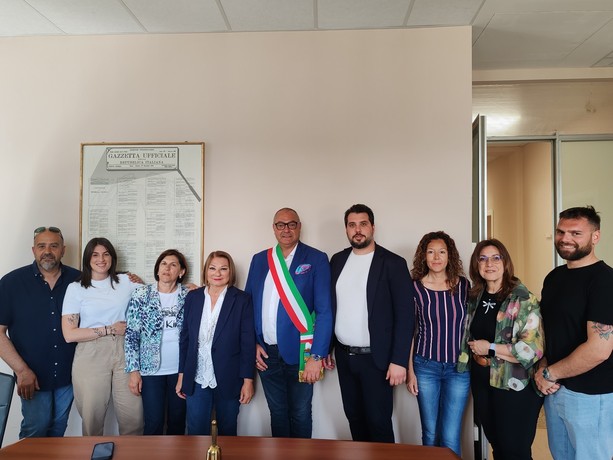 Vallecrosia, Fabio Perri si insedia come sindaco: passaggio di fascia tricolore in Comune (Foto e video)