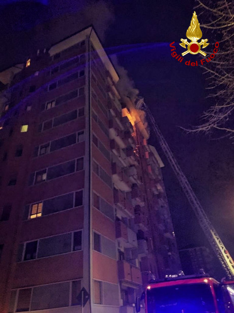 Morto al Cto il pensionato di 71 anni ustionato nell'incendio di corso De Gasperi Morto al Cto il pensionato di 71 anni ustionato nell'incendio di corso De Gasperi