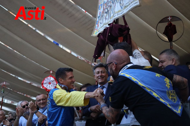 "Tittia, Fantino da Palio": il docufilm su Giovanni Atzeni in anteprima nazionale ad Asti il 3 giugno "Tittia, Fantino da Palio": il docufilm su Giovanni Atzeni in anteprima nazionale ad Asti il 3 giugno