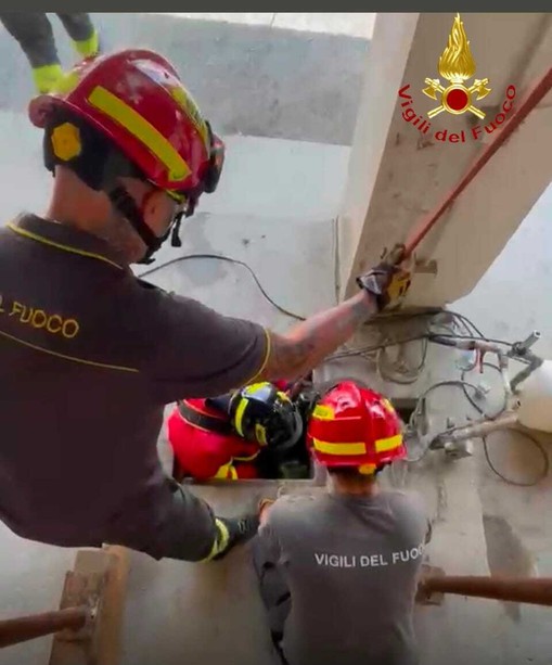Cassinasco, asino precipita in un pozzo: complesso intervento dei Vigili del Fuoco Cassinasco, asino precipita in un pozzo: complesso intervento dei Vigili del Fuoco