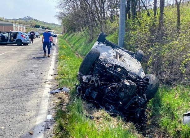 Scontro di Castagnole Lanze: migliorano le condizioni della madre, restano estremamente critiche quelle della figlia Scontro di Castagnole Lanze: migliorano le condizioni della madre, restano estremamente critiche quelle della figlia
