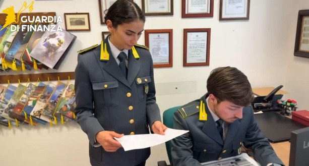 Frodi fiscali, riciclaggio e metodo mafioso: la Guardia di Finanza di Varese arresta 11 persone