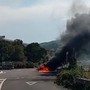 Andora, auto in fiamme: intervento dei Vigili del Fuoco (FOTO e VIDEO)
