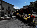 Roccavignale, gru sbanda e si ribalta: illeso il conducente del mezzo, traffico bloccato sulla Sp28 bis