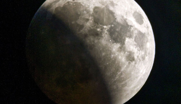 Eclissi, i varesini ci riprovano domani all'alba con la Luna: ecco dove vederla