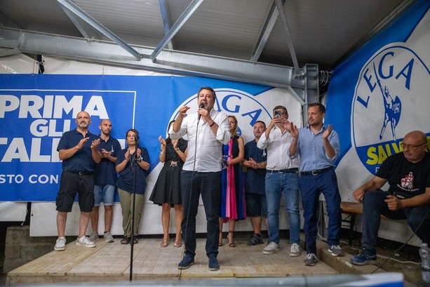 Salvini a Sumirago: «Sindaco della Lega a Varese o Busto? Ci lavoreremo. E torniamo a votare per le Province»