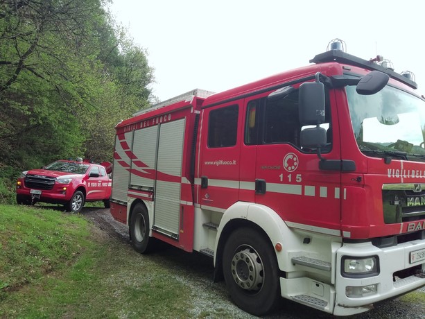 Crolla una porzione di un'abitazione abbandonata a Brondello: problemi alla linea elettrica