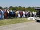 In centinaia ai funerali delle sorelle morte al camping di Marina di Massa. Palloncini bianchi in cielo per Jannat e Malak [FOTO e VIDEO]