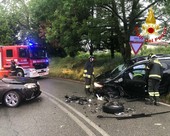 FOTO. Schianto tra auto sulla Provinciale a Gavirate: un ferito