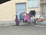 Un accampamento di senzatetto nel cuore di San Salvario Un accampamento di senzatetto nel cuore di San Salvario
