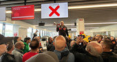 Ex Ilva, Palombo: "Dormiamo in aeroporto, avanti a oltranza finché non arriva una comunicazione" Ex Ilva, Palombo: "Dormiamo in aeroporto, avanti a oltranza finché non arriva una comunicazione"