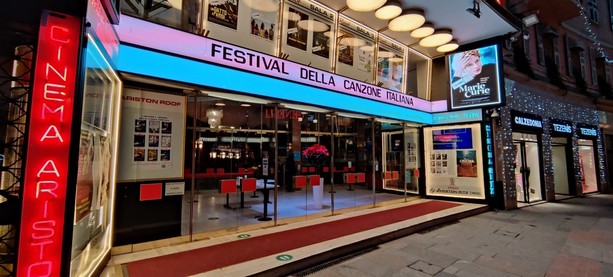 La Fimi contro il Festival all'Ariston: Mazza "Non ha senso accanirsi a farlo in un cinema di 60 anni fa" La Fimi contro il Festival all'Ariston: Mazza "Non ha senso accanirsi a farlo in un cinema di 60 anni fa"