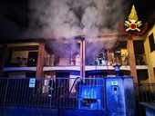 FOTO. Fiamme all'alba a Castronno, brucia un appartamento. Ustionata una donna