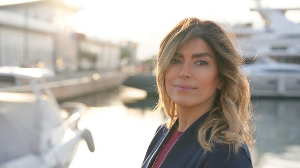 “Adesso è guerra e se gli USA interverranno sarà la fine del regime”, da Genova la voce di chi conosce l’Iran e rifiuta l’odio: intervista alla giornalista Parisa Pasandehpoor