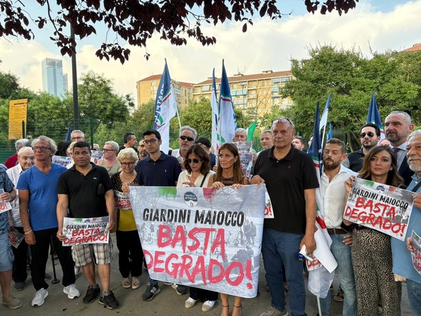 Flash mob di FdI e cittadini contro il degrado al Maiocco: “Fuori gli spacciatori, dateci un presidio fisso”