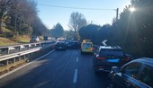 FOTO. Incidente tra quattro auto sulla superstrada 629 a Travedona Monate: traffico in tilt