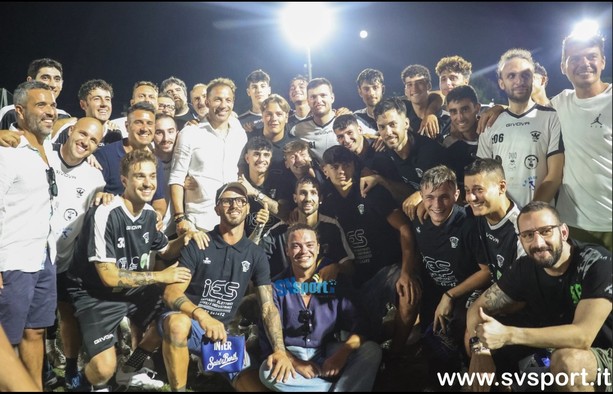Calcio. Bagno di folla al Riva per Alex Del Piero, l'attaccante ha salutato i giocatori bianconeri e i tifosi
