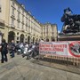 Blocco Euro 0 e 1 a Torino, i motociclisti sgasano per protesta davanti al Comune [VIDEO]