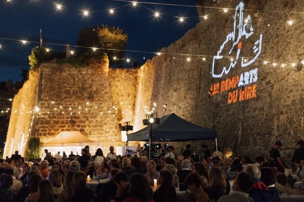 Saint-Paul-de-Vence, tre sere di risate: torna il festival «RempArts du rire» Saint-Paul-de-Vence, tre sere di risate: torna il festival «RempArts du rire»