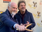 Il “ciclone” Leonardo Pieraccioni travolge Albenga e riceve il Premio Fionda di Legno 2025 (FOTO E VIDEO)