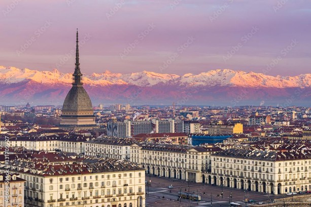 Attacchi a Israele: Torino sceglie di spegnere la Mole in segno di lutto e solidarietà Attacchi a Israele: Torino sceglie di spegnere la Mole in segno di lutto e solidarietà