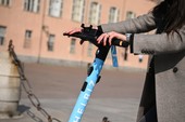 Sul monopattino senza casco, 155 multe in 2 settimane: giro di vite della Municipale per le strade di Torino