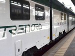 Tentano di rubare rame nella notte e tranciano i cavi. Treni in tilt da e per Malpensa