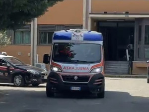 Varese, bloccata dai carabinieri e portata in ospedale la donna che ha tentato di sottrarre alcuni bambini in città
