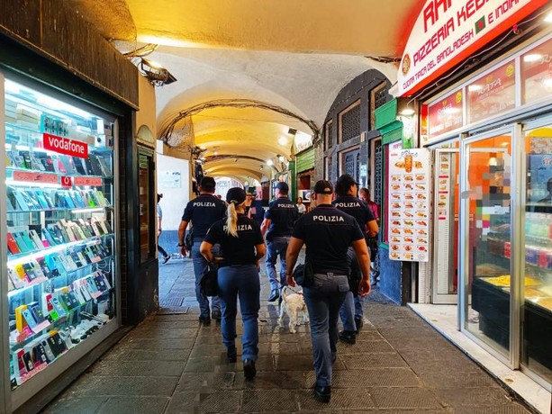 Accoltellamento a Sottoripa, preso l'aggressore: è un 19enne accusato di tentato omicidio Accoltellamento a Sottoripa, preso l'aggressore: è un 19enne accusato di tentato omicidio