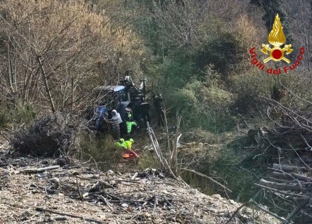 Cade dal trattore e si ferisce: elisoccorso in volo ad Arcisate Cade dal trattore e si ferisce: elisoccorso in volo ad Arcisate