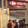 Distrutta saracinesca del Carrefour durante la manifestazione per Gaza. La rabbia di chi c'era: &quot;Così si rovina tutto&quot;
