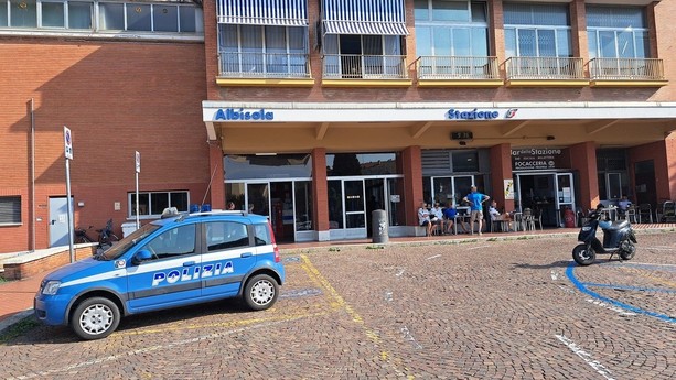 Investito da un treno ad Albisola, la vittima è Simone Scarrà Investito da un treno ad Albisola, la vittima è Simone Scarrà