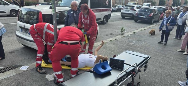Brutto incidente tra Fiat Panda all’incrocio, paura e due feriti trasportati in ospedale