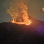 VIDEO e FOTO. Continua la lotta contro l'incendio nei boschi di Laveno: in azione stamattina anche due elicotteri e droni VIDEO e FOTO. Continua la lotta contro l'incendio nei boschi di Laveno: in azione stamattina anche due elicotteri e droni