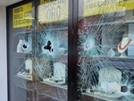 Spaccata prima dell'alba al Compro oro di strada San Mauro